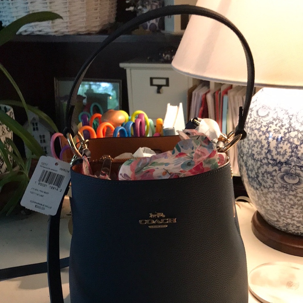NWT Coach small peacock bucket bag… lovely